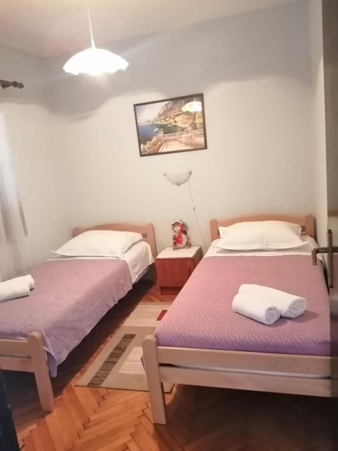 Apartmani Zmiric Primošten Eksteriør billede