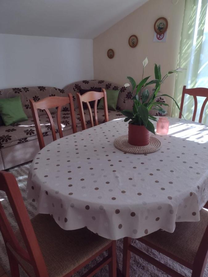 Apartmani Zmiric Primošten Eksteriør billede