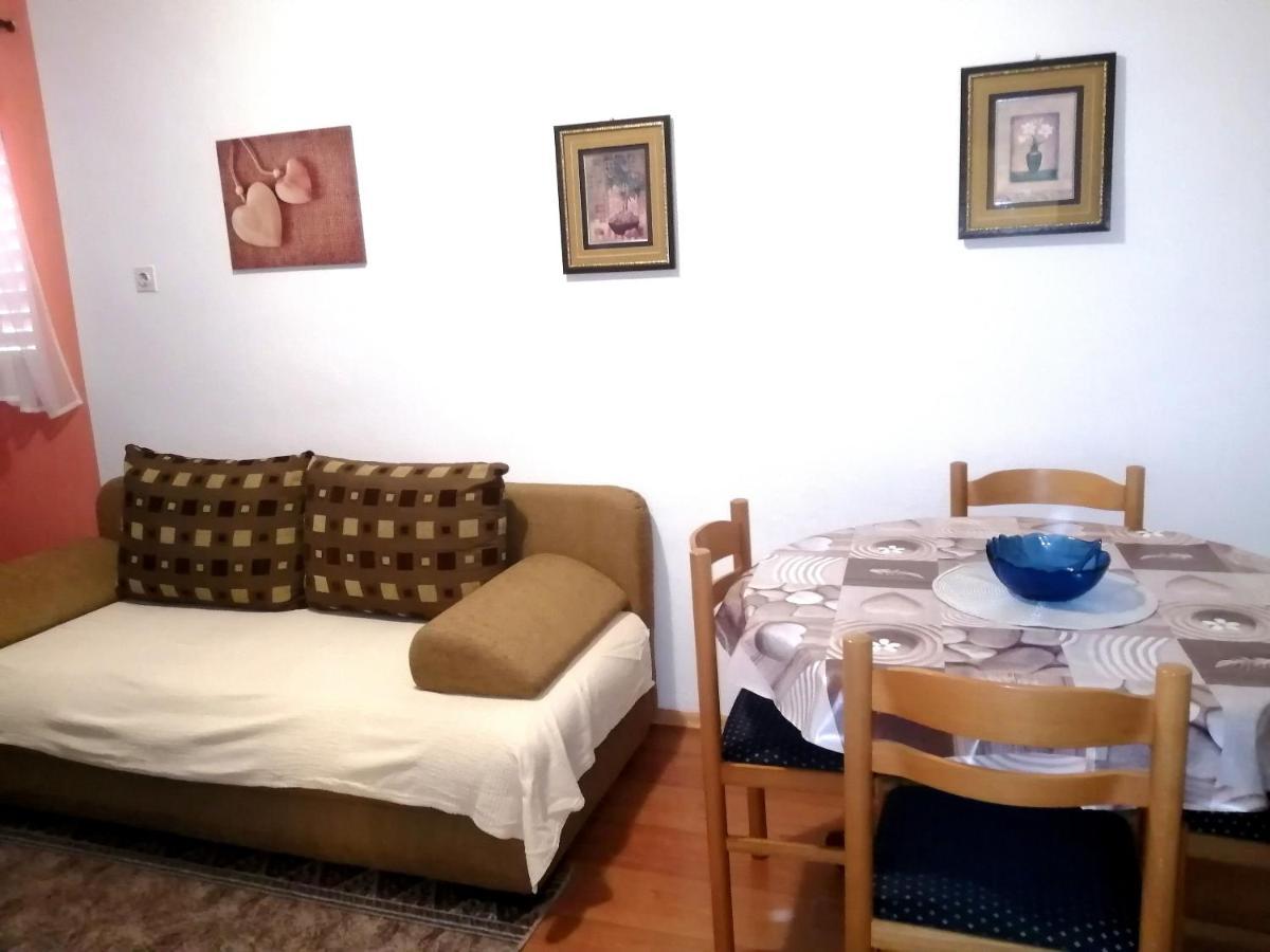Apartmani Zmiric Primošten Eksteriør billede