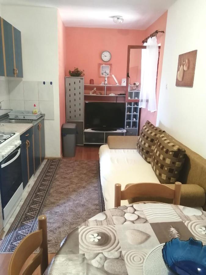 Apartmani Zmiric Primošten Eksteriør billede