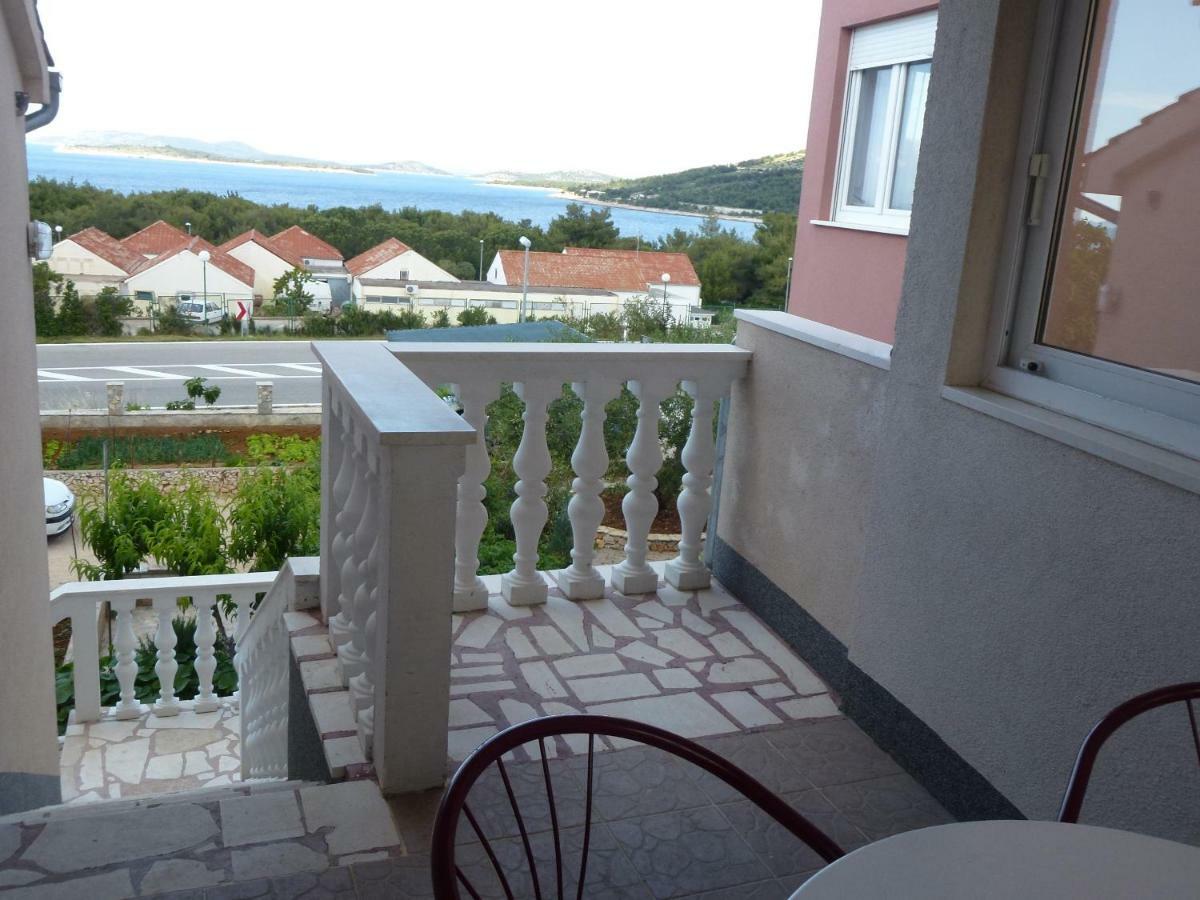 Apartmani Zmiric Primošten Eksteriør billede