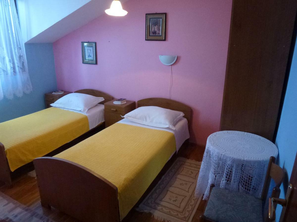 Apartmani Zmiric Primošten Eksteriør billede