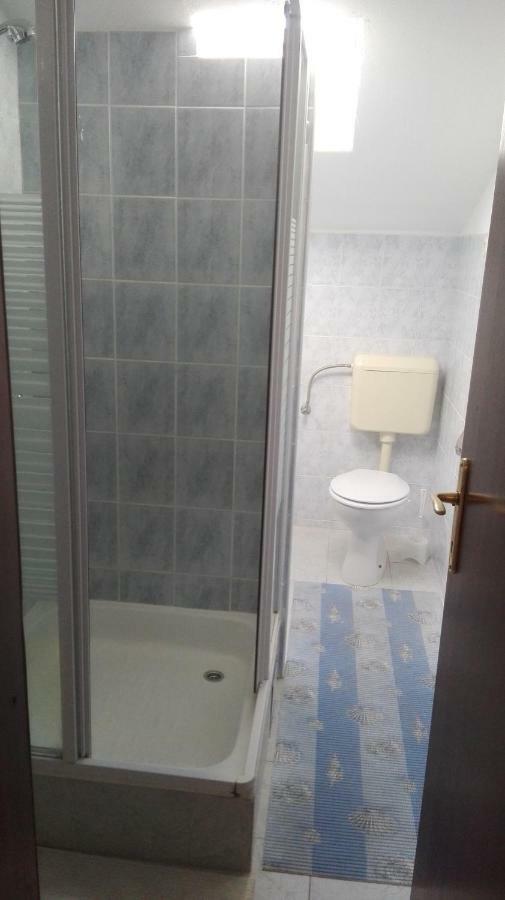 Apartmani Zmiric Primošten Eksteriør billede